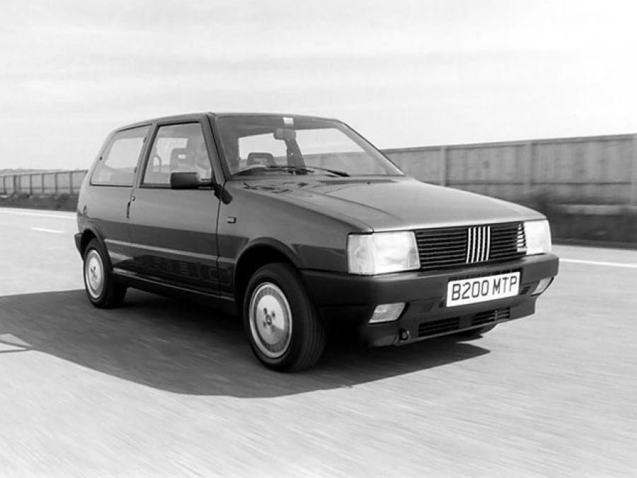  Fiat Uno Turbo i.e. 1985 года  (UK) (фото 4 из 4)